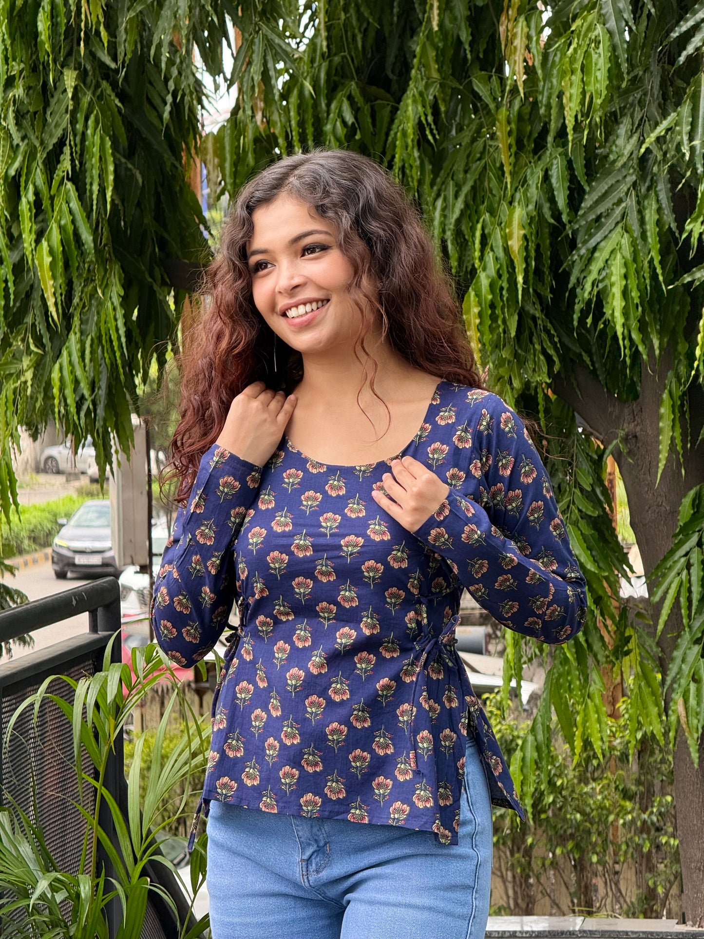 Short full sleeve kurti with side dori