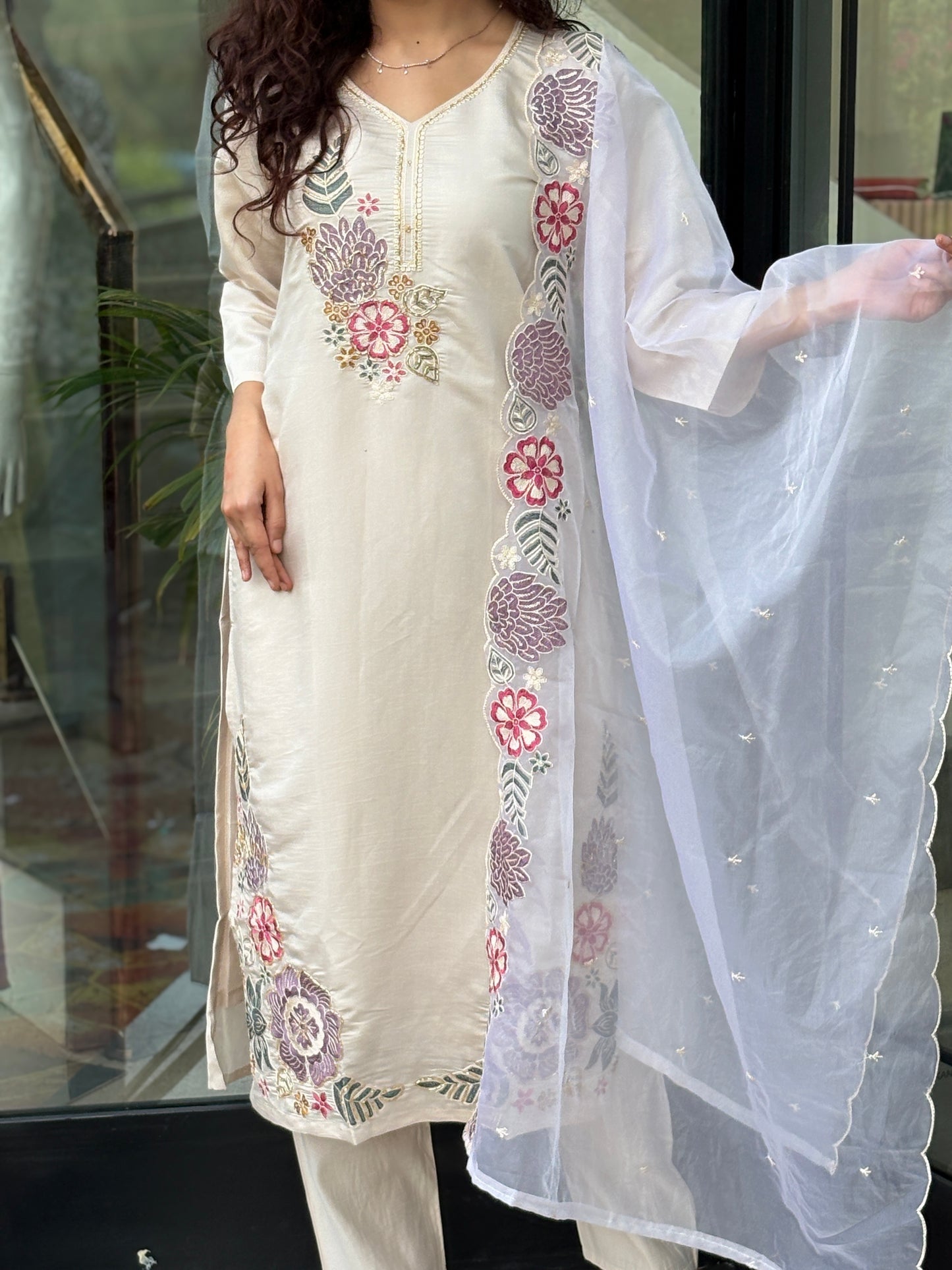 Ivory Floral Embroidered Kurta Set with Organza Dupatta