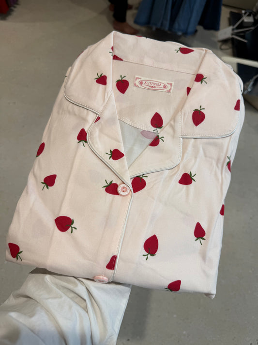 strawberry print 2 piece full sleeve night suit set