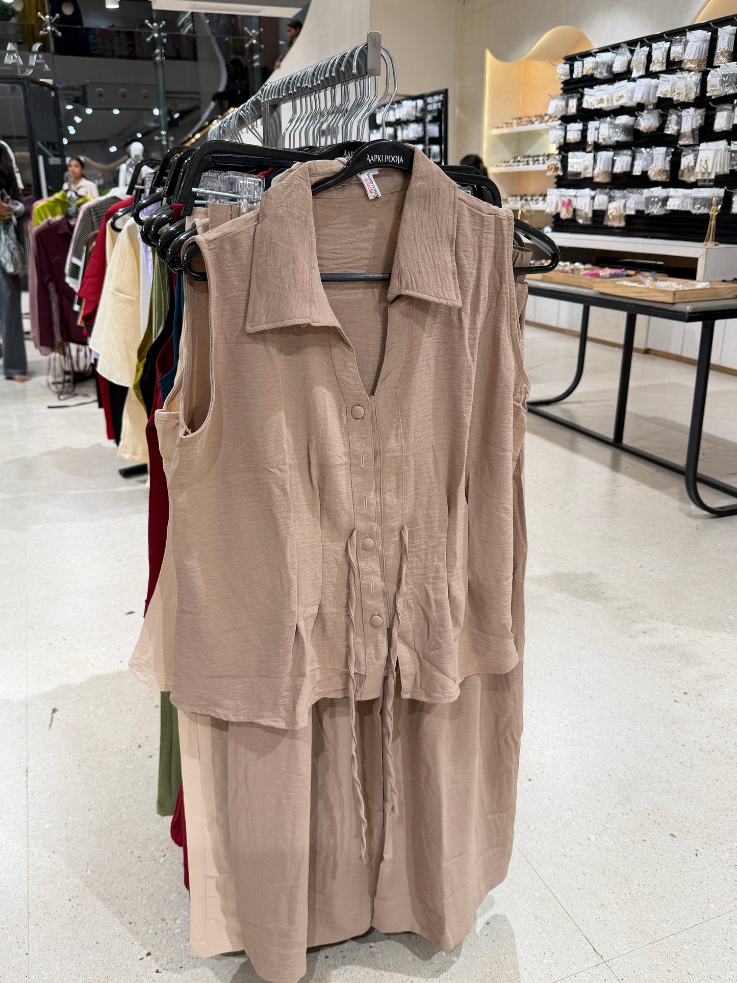 Sleeveless top with front dori and pant co-ord set