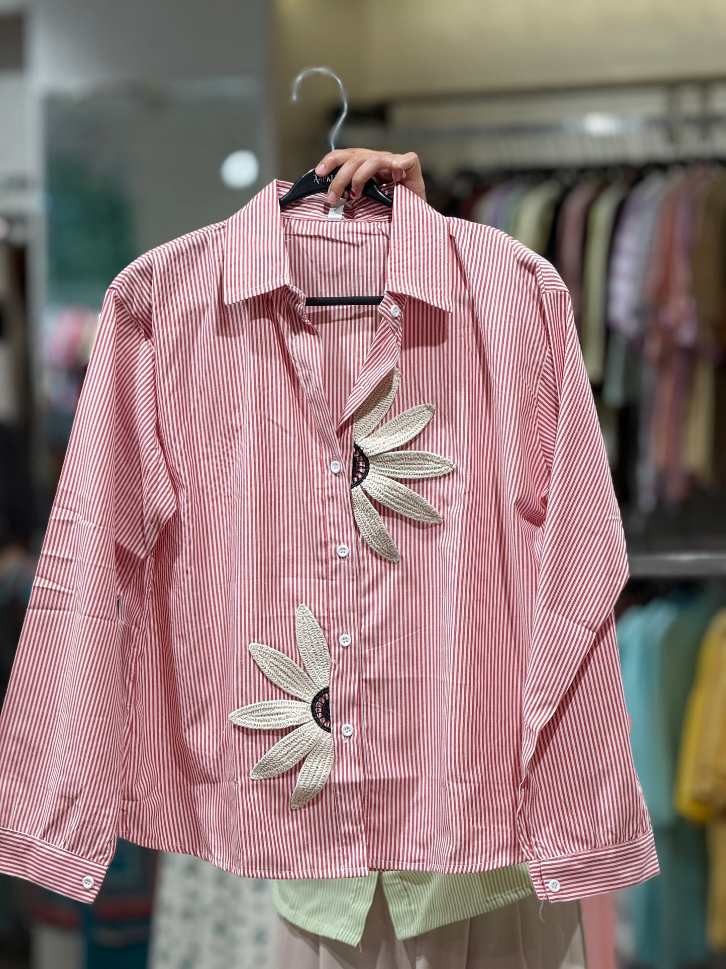 Lining flower detail shirt
