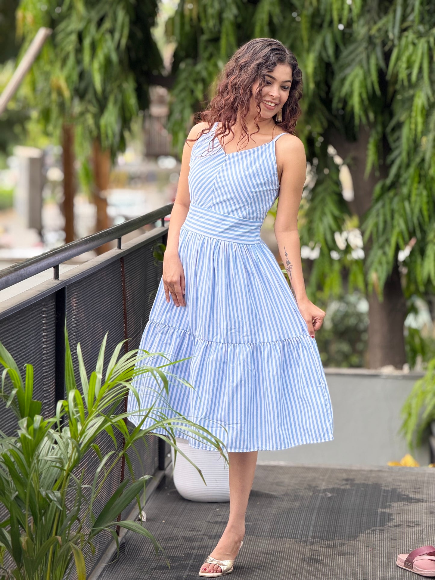 Strip horizontal lining detail middy one piece dress