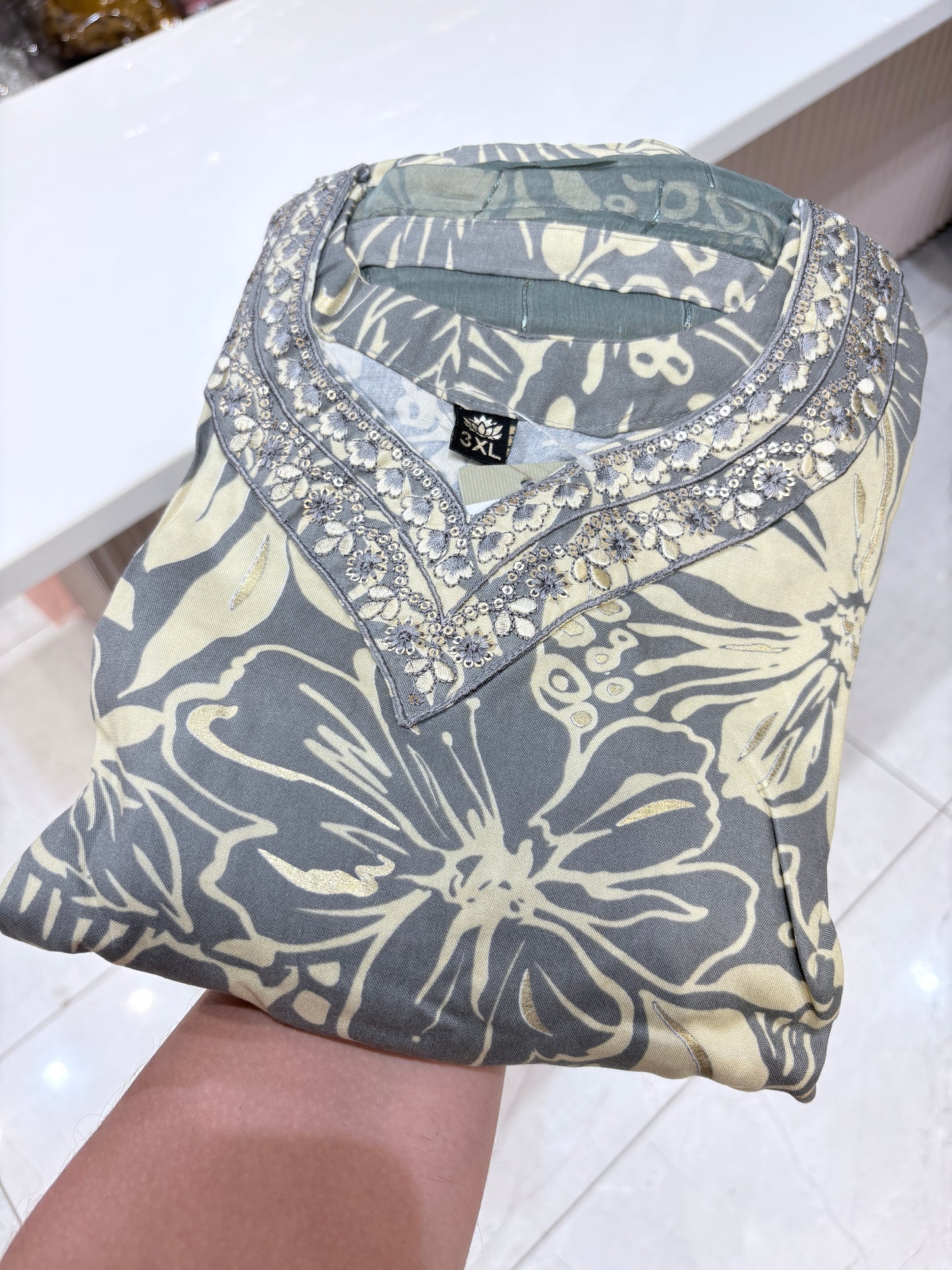 3-Piece Suit Set with Embroidered Neckline