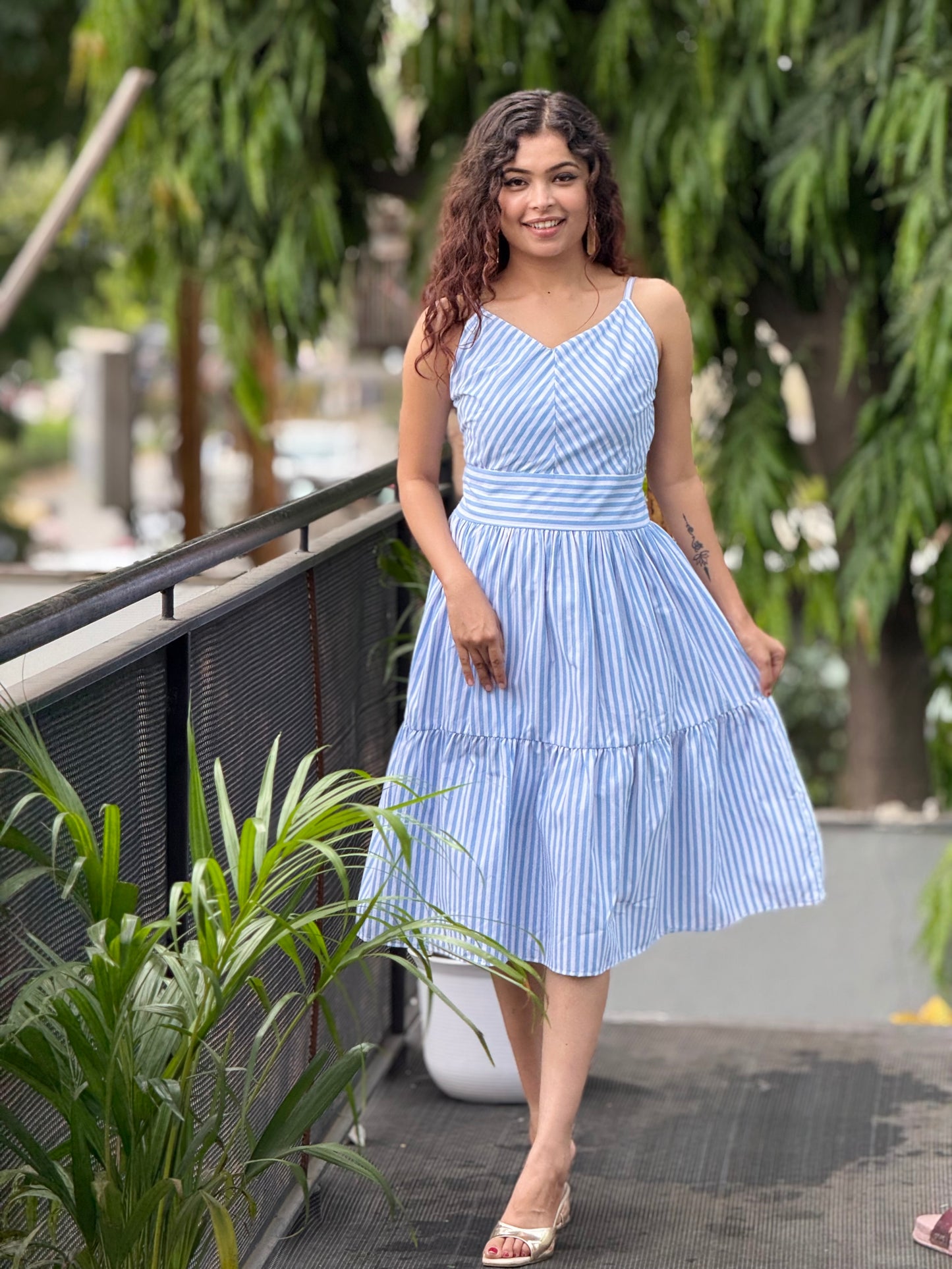 Strip horizontal lining detail middy one piece dress