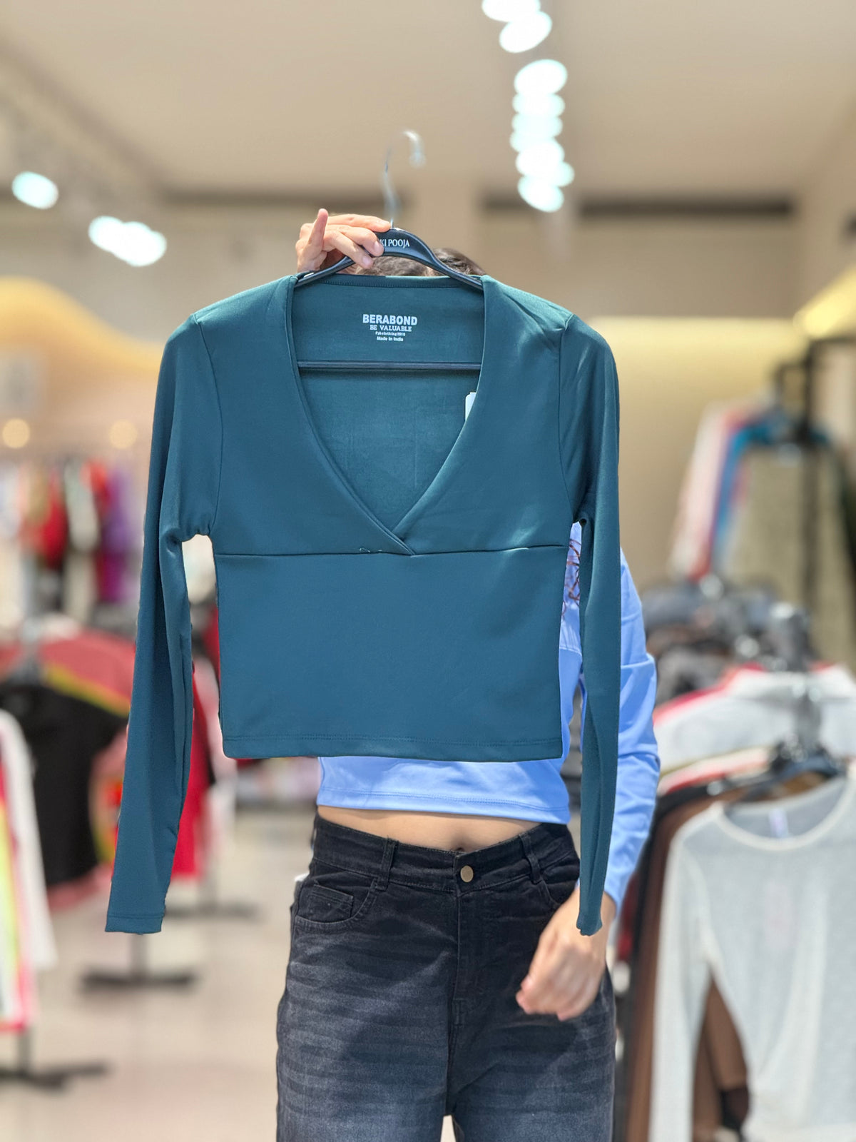 Body fit V-neck everyday top