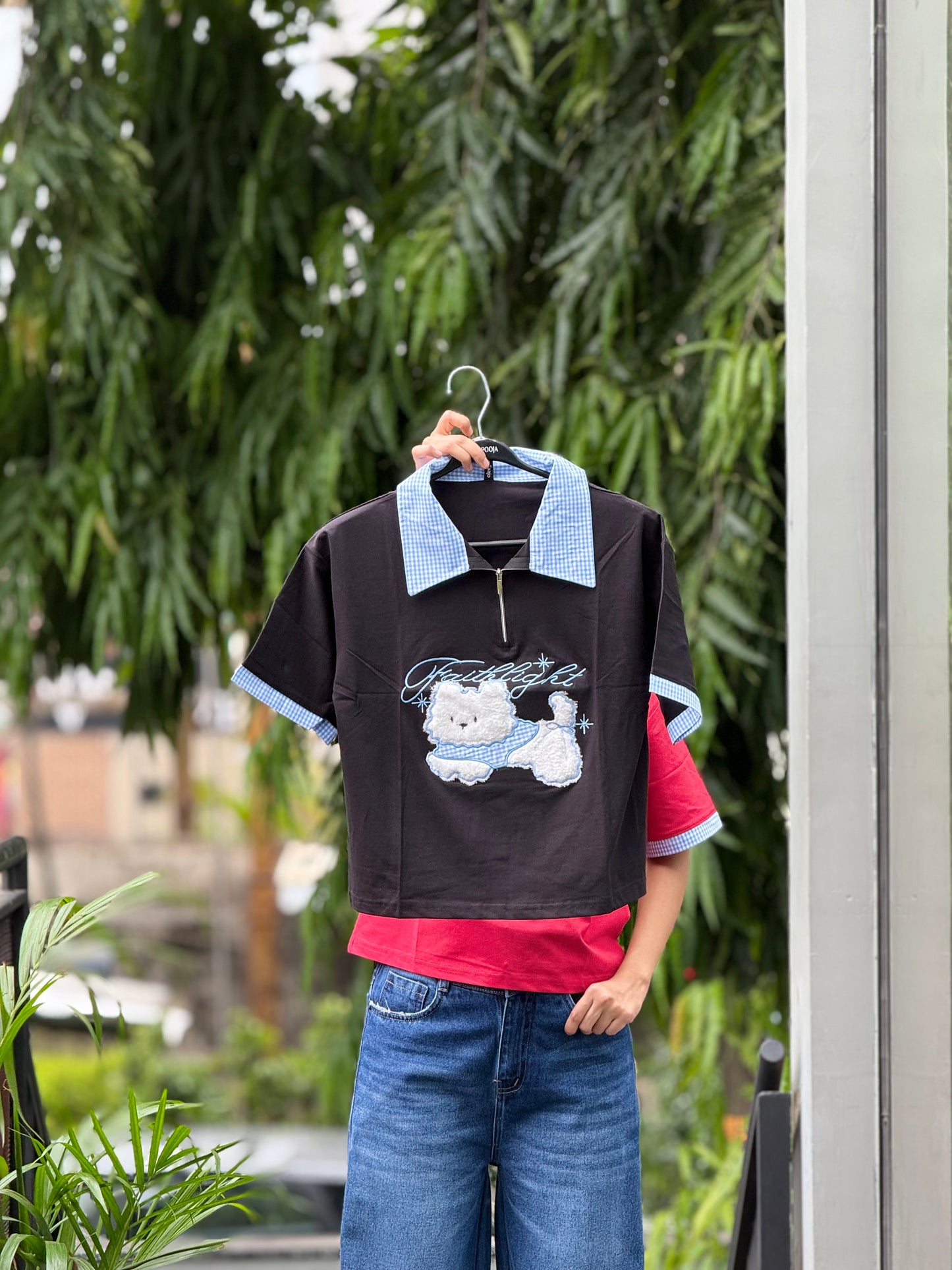 Patch polo tee.