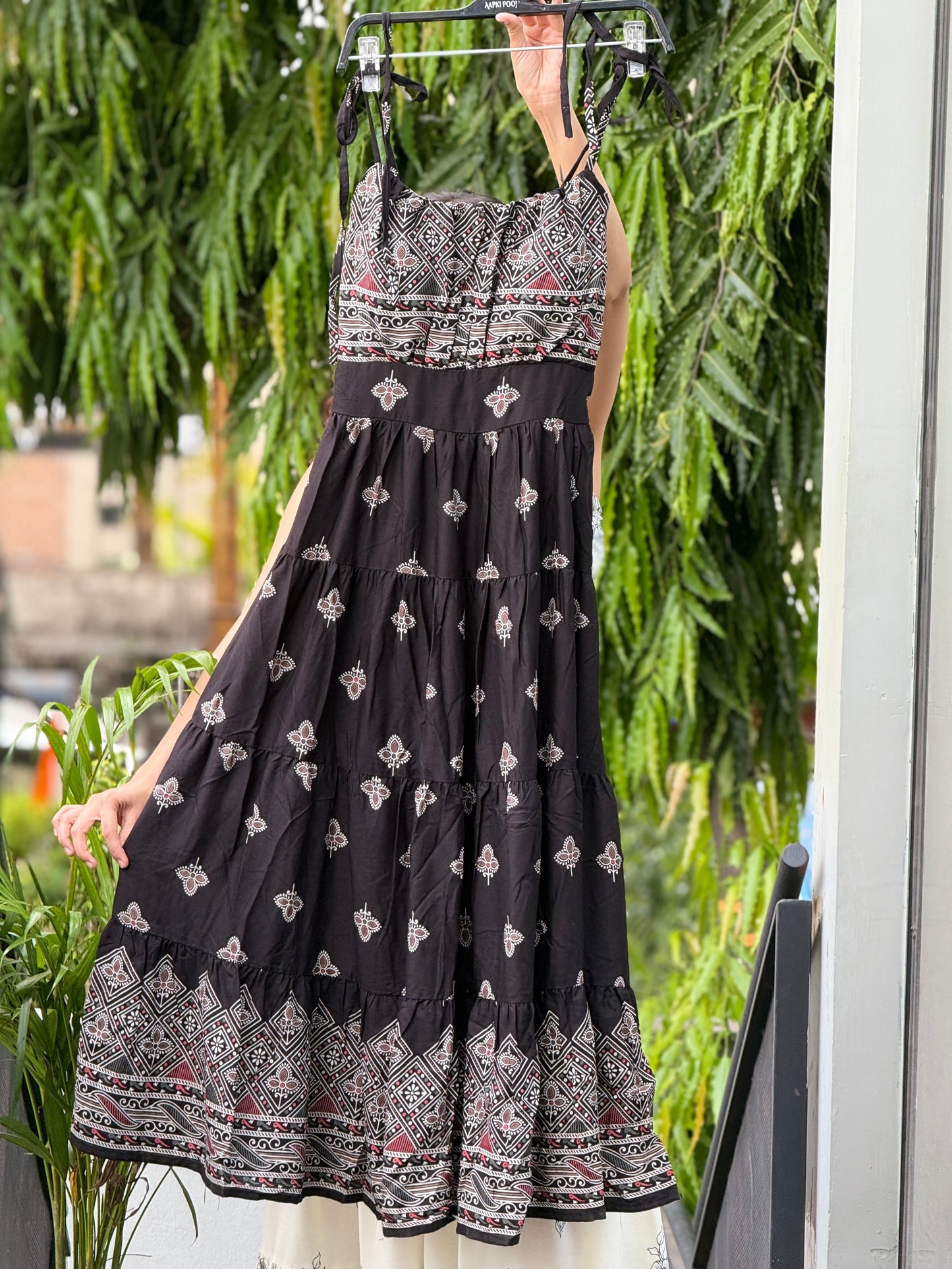 Sleeveless printed maxi dress