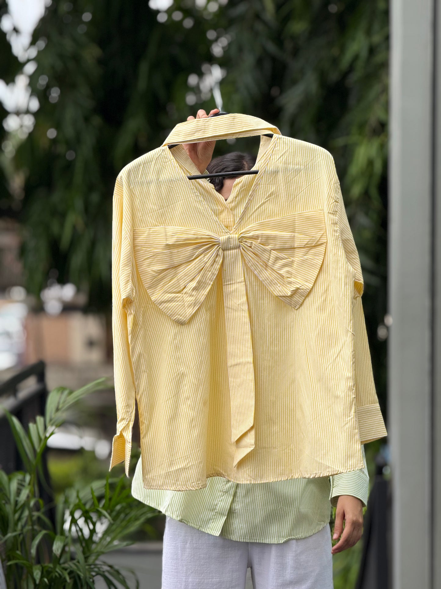 Shirt with back bow detail