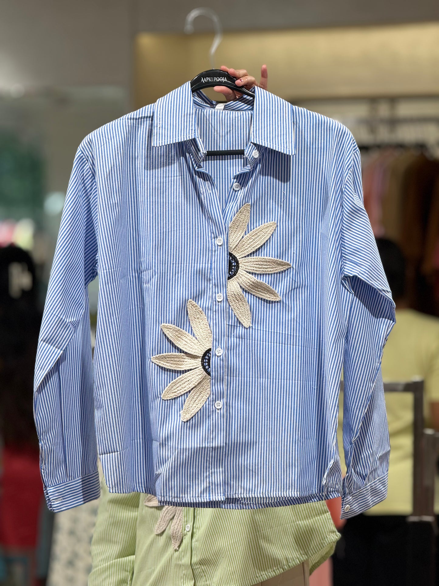 Lining flower detail shirt