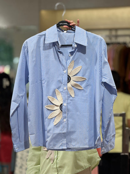 Lining flower detail shirt