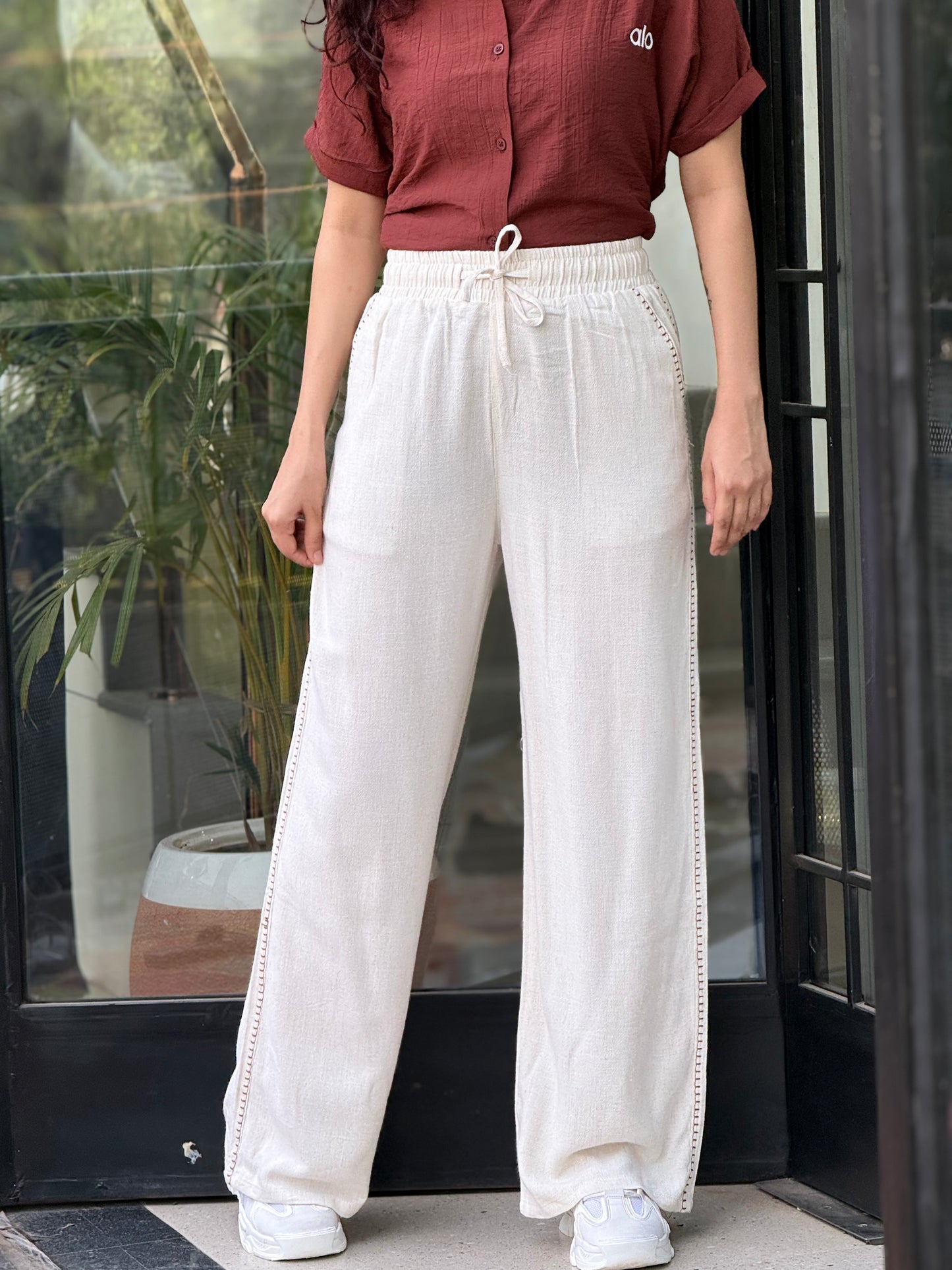Linen pants with embroidery