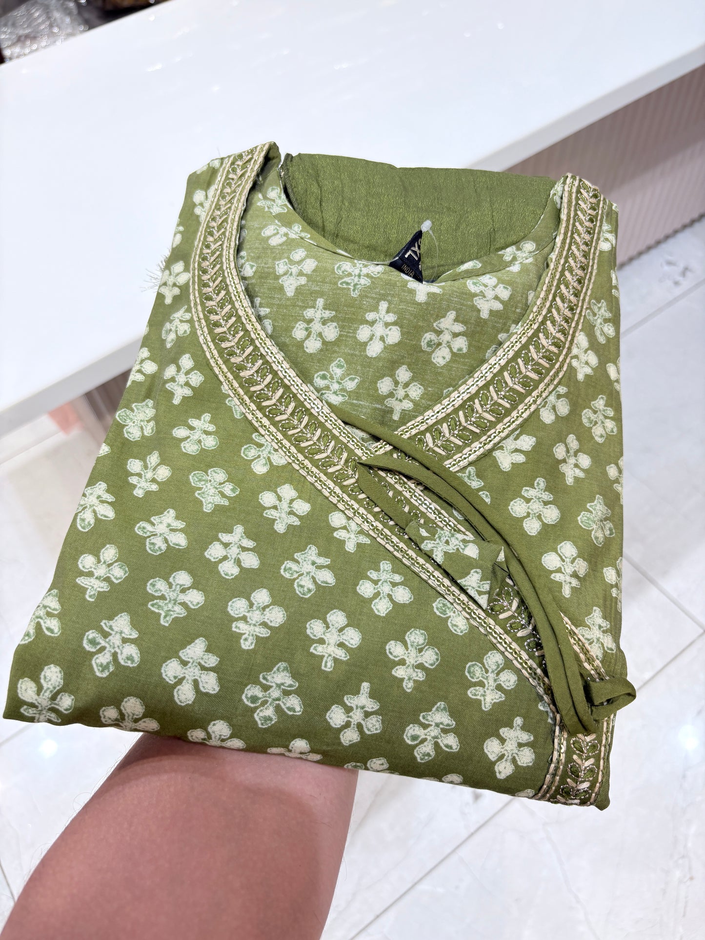 3-Piece Suit Set with Embroidered Neckline big size