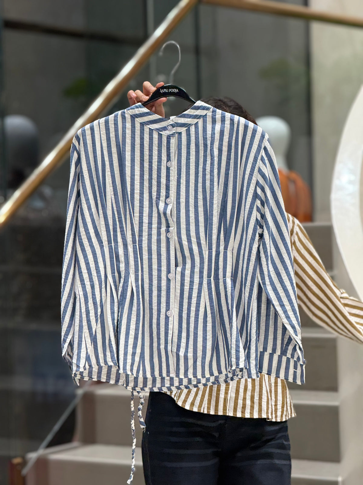 Body fitted shirt with belt