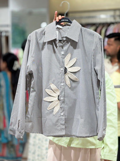 Lining flower detail shirt