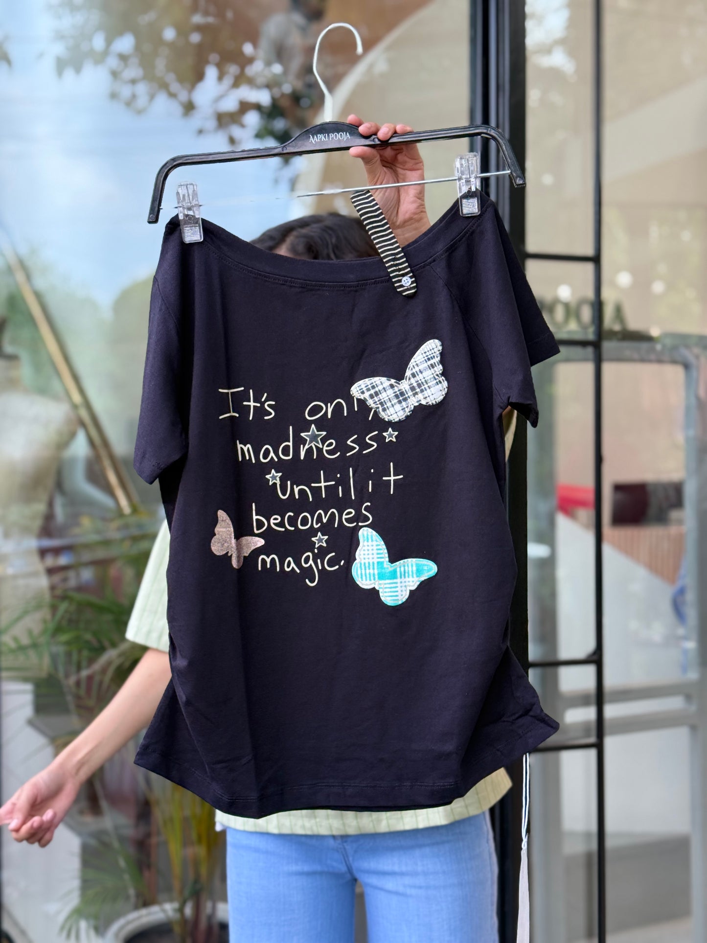 off shoulder T-shirt