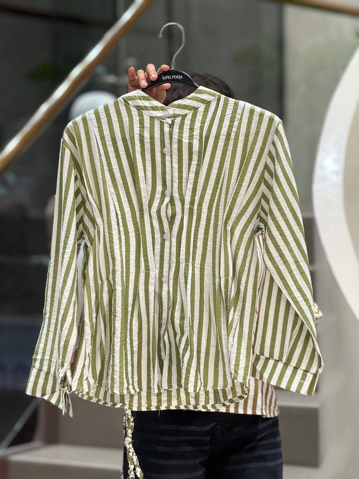 Body fitted shirt with belt