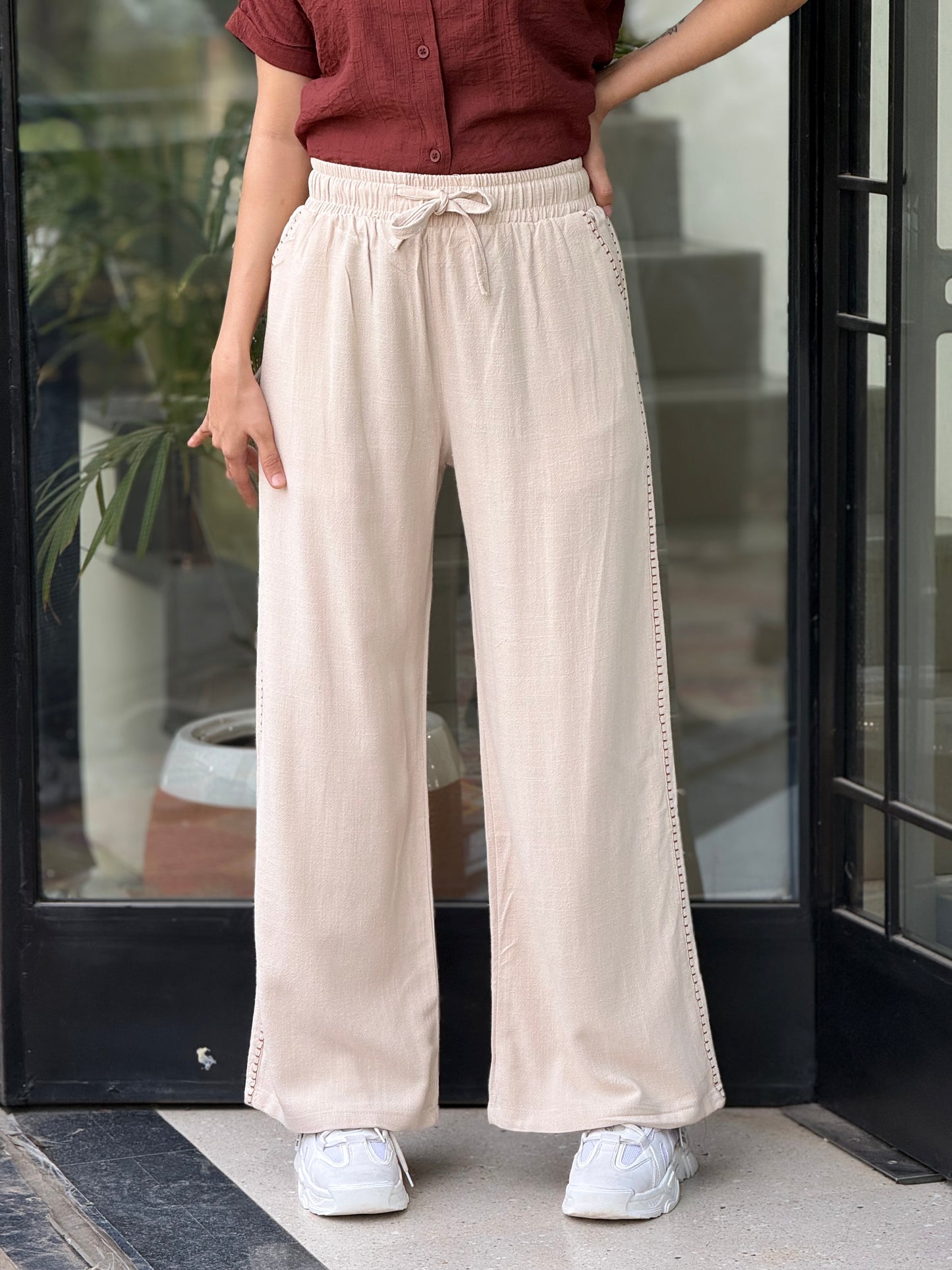 Linen pants with embroidery