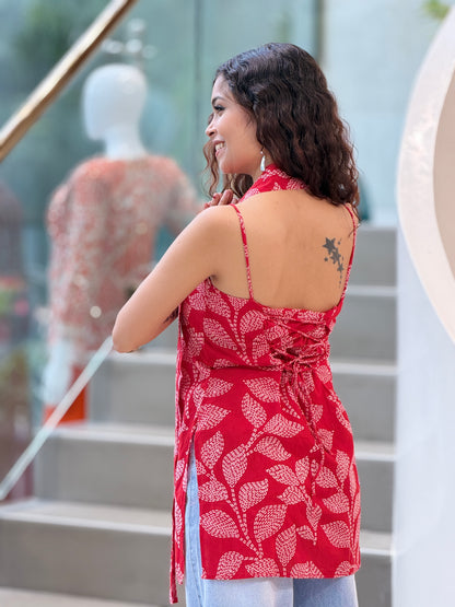 Sleeveless short kurti with belt dupatta