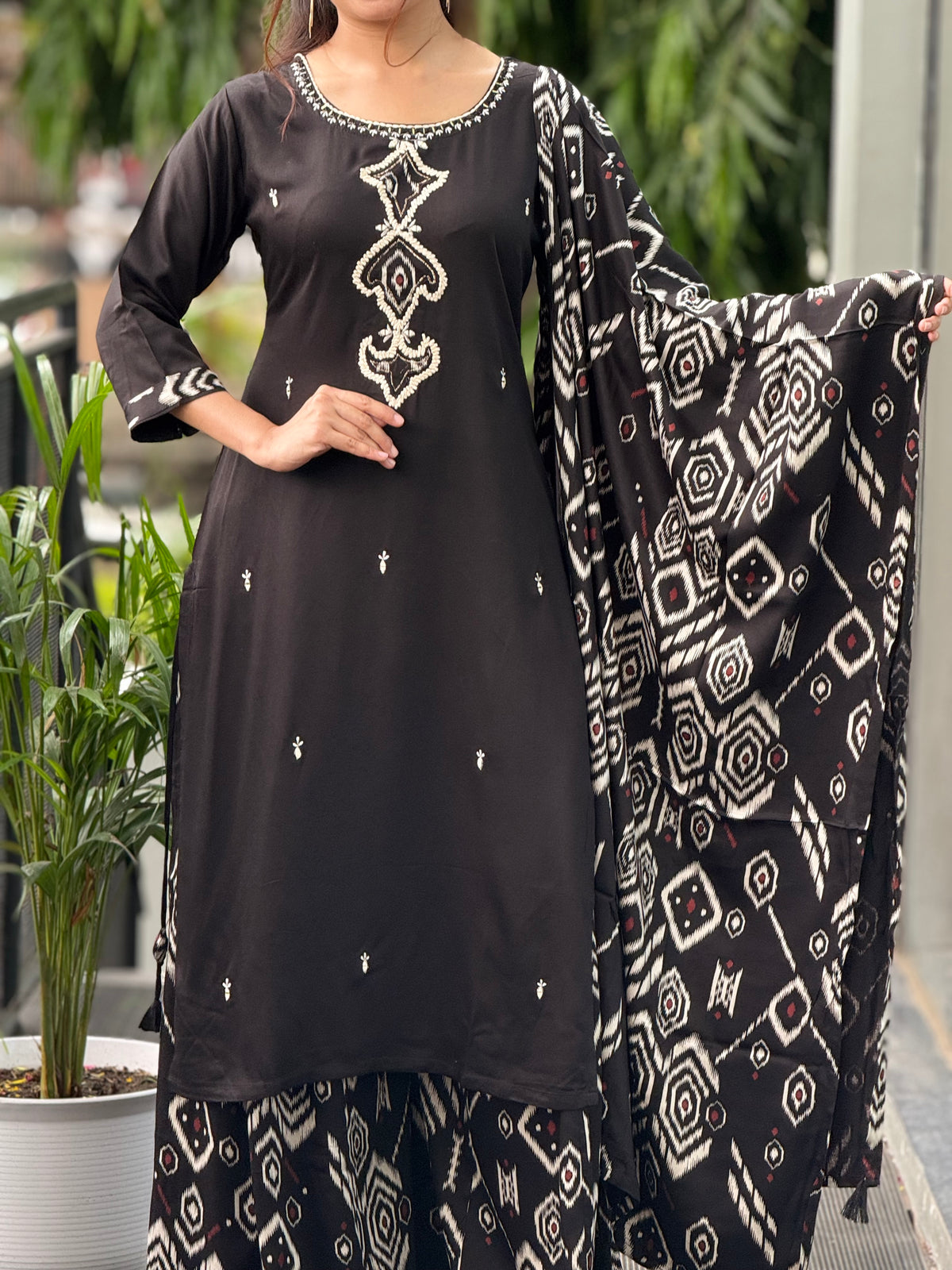 neck thread embroidered 3 piece suit set