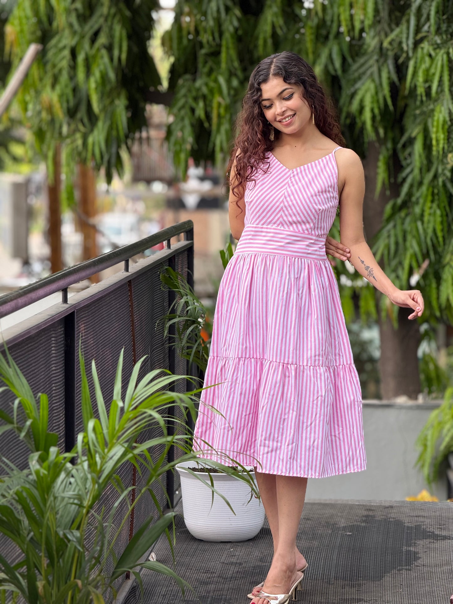 Strip horizontal lining detail middy one piece dress