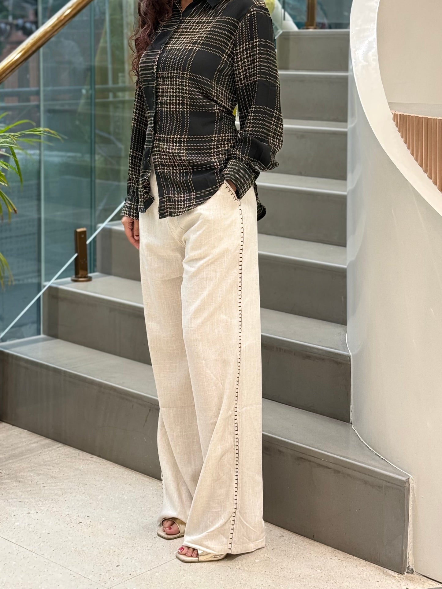 Linen pants with side embroidered