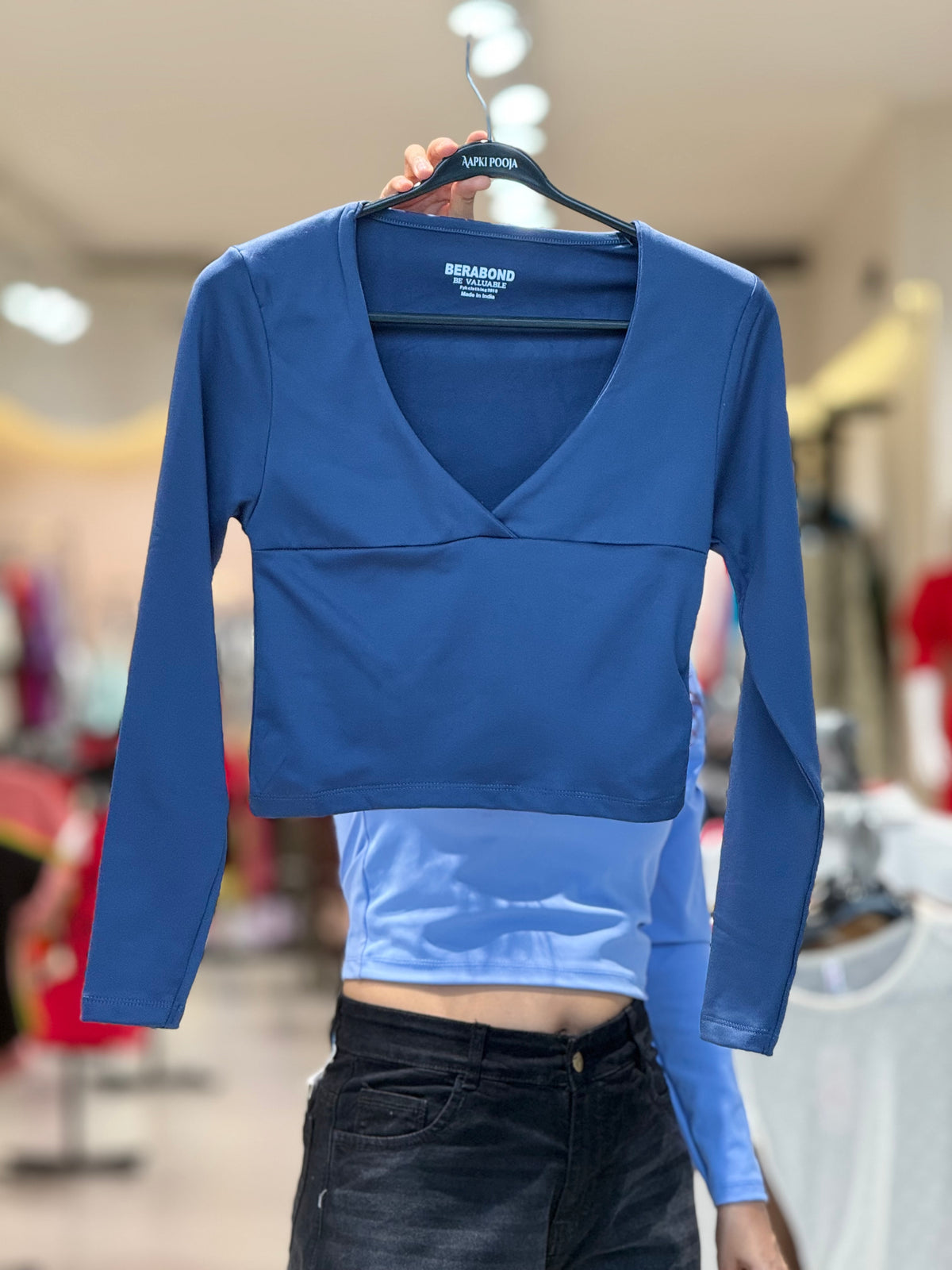 Body fit V-neck everyday top