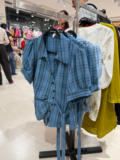 Casual shirts with knot.