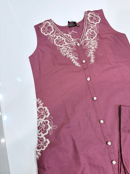 V-neckline embroidery co-ord set