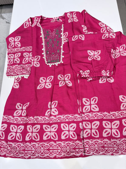 Neck mirror work co-ord set.